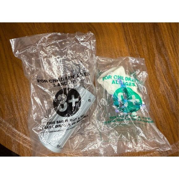 Vintage 1997 Fast Food Batman Toys Mr. Freeze Fleet Shooter & Batman Flashlight - Picture 1 of 7